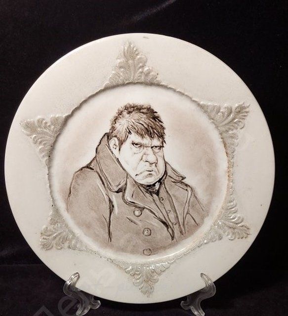 Декоративная тарелка серия: "Знакомые всё лица"... Гоголевские типы Боклевского на декоративном фарфоре фабрики Гарднера