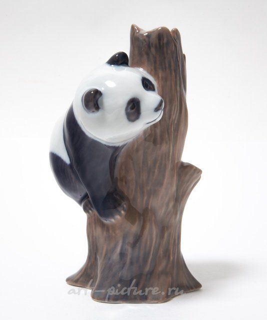 Панда на дереве.Дания, г. Копенгаген, Royal Copenhagen