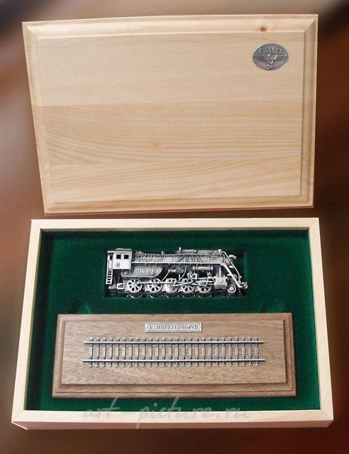 Паровоз серии Л, из серебра