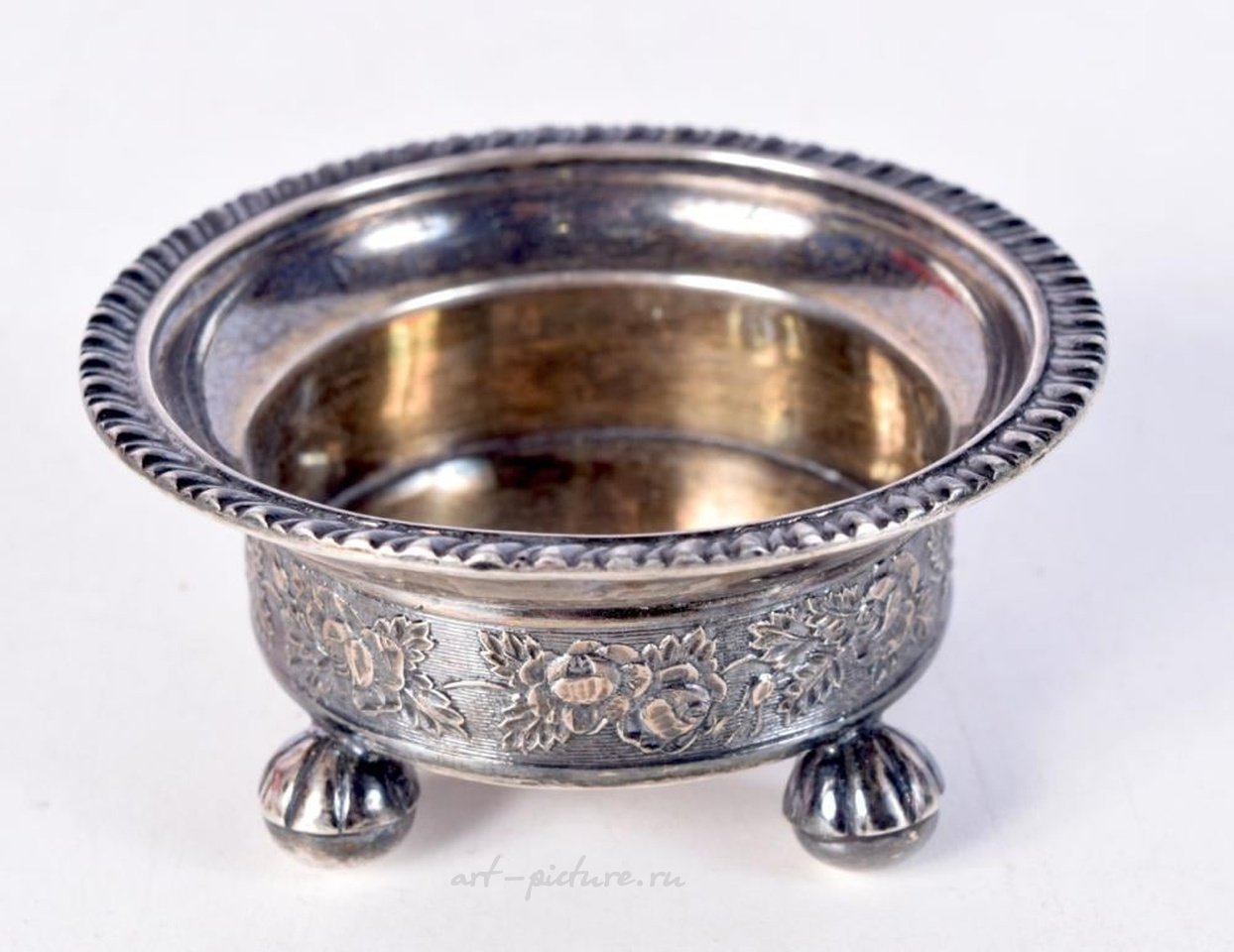 Русское серебро , Антикварная русская серебряная солонка. 83 грамма. Ширина 8 см.