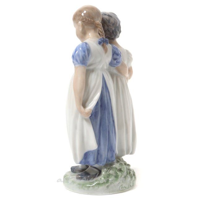 Девочки с куклой. Дания, г. Копенгаген, Royal Copenhagen