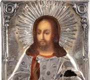 МАЛЕНЬКАЯ ИКОНА С ИЗОБРАЖЕНИЕМ СПАСИТЕЛЯ ХРИСТА С СЕРЕБРЯНО-ЗОЛОТЫМ О...