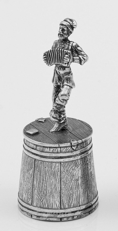 Русское серебро , Фигурная русская серебряная рюмка для водки