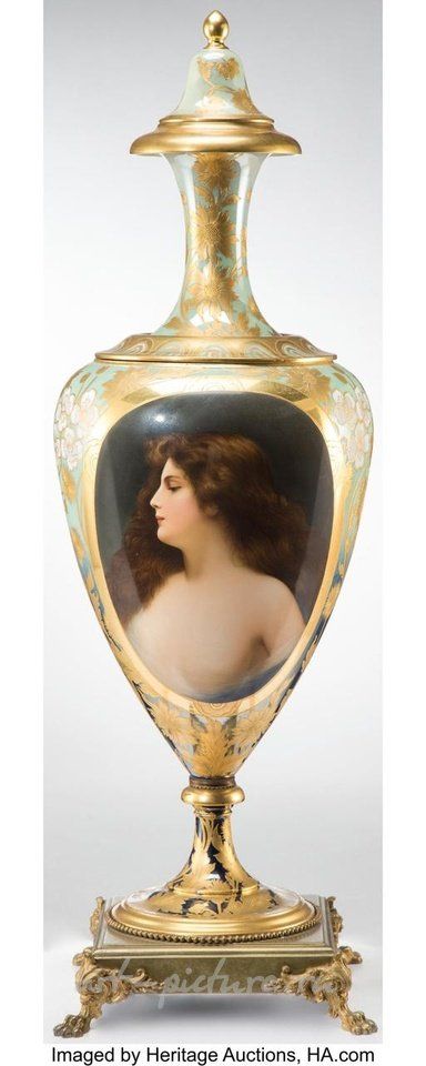 Royal Vienna , Величественная венская ваза из позолоченного фарфора