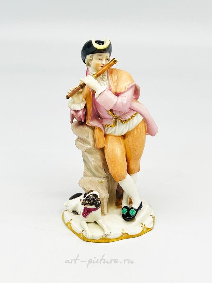 Royal Vienna , Антикварная фигурка Royal Vienna с изображением мужчины 18-го века, играющего на флейте с собакой