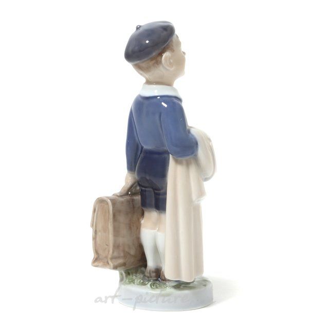 Июнь - мальчик с портфелем. Дания, г. Копенгаген, Royal Copenhagen