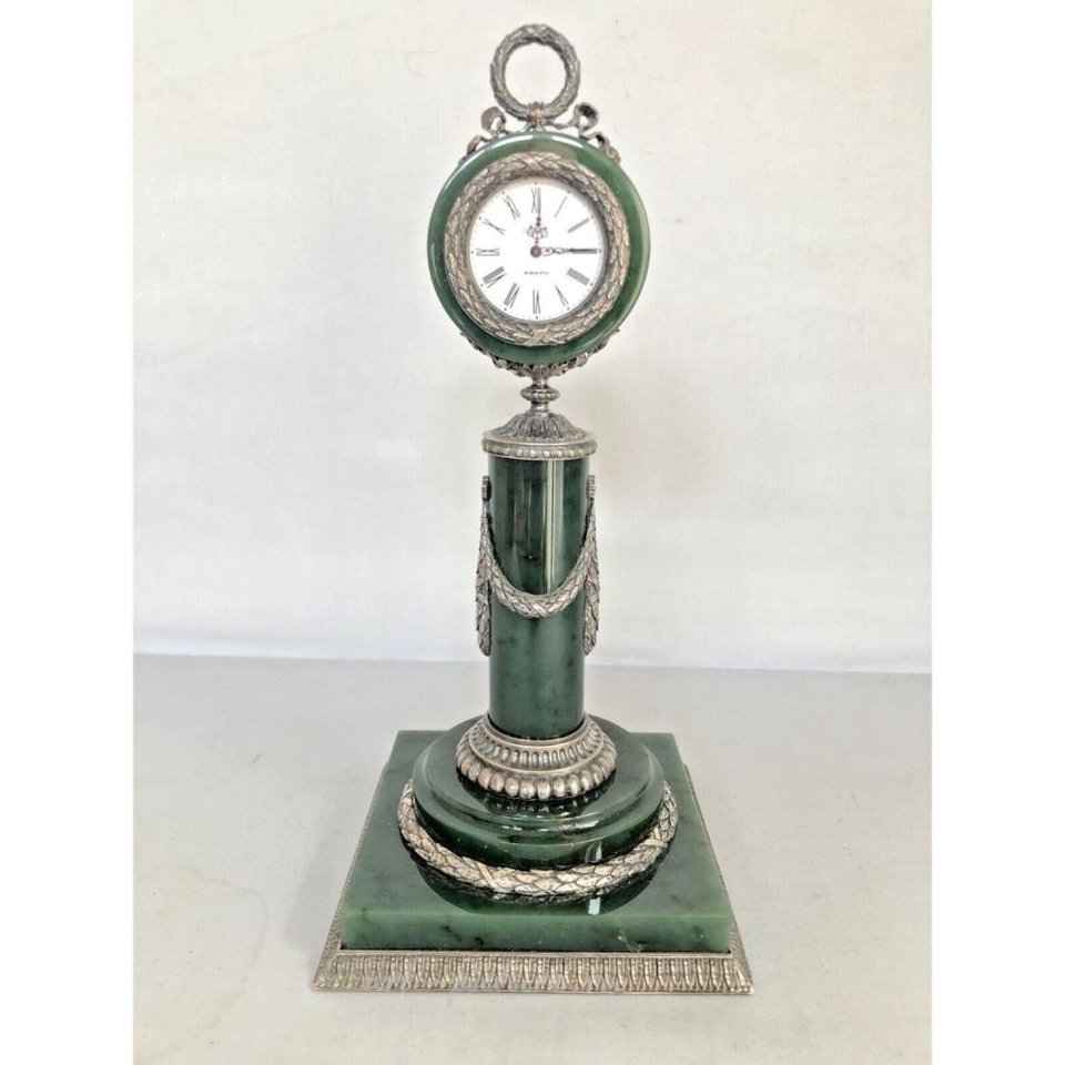 Русское серебро , Русские часы в императорском стиле из нефрита с серебряным покрытием