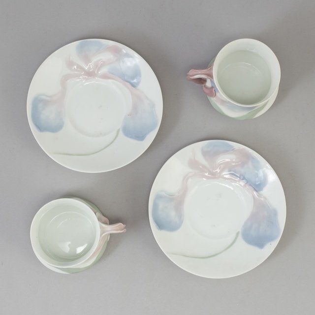 Фарфоровые кофейные пары с ирисами. Модерн. Ручная подглазурная роспись.  Швеция, Rörstrand