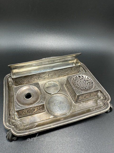 Чернильный прибор, 1752 год Россия Санкт-Петербург, принадлежащий русской императрице Елизавете Петровне Романовой (из дворца)