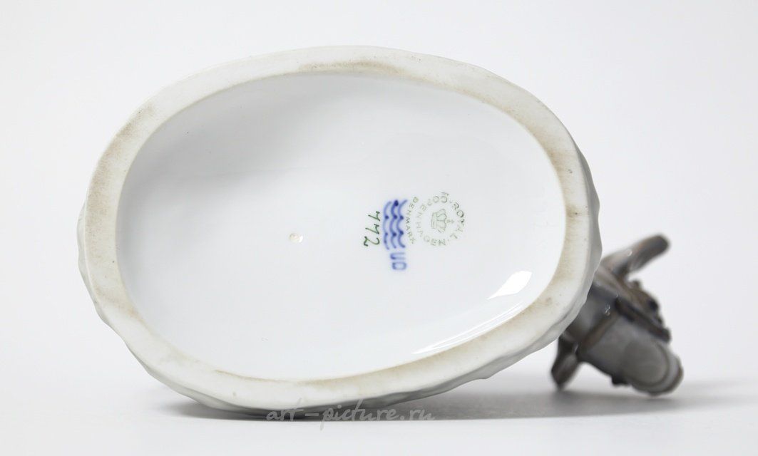 Паренек с теленком. Дания, г. Копенгаген, Royal Copenhagen