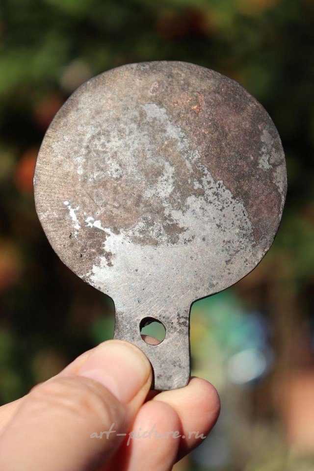 俄罗斯银 , 维京人的青铜镜，直径85毫米，基辅罗斯，公元750年至1100年。