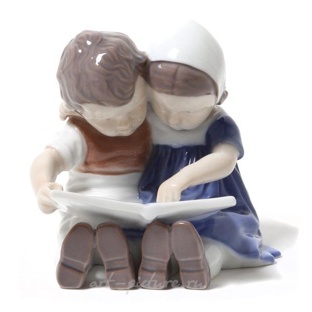 Дети, читающие книгу. Дания, г. Копенгаген, Bing & Grondahl