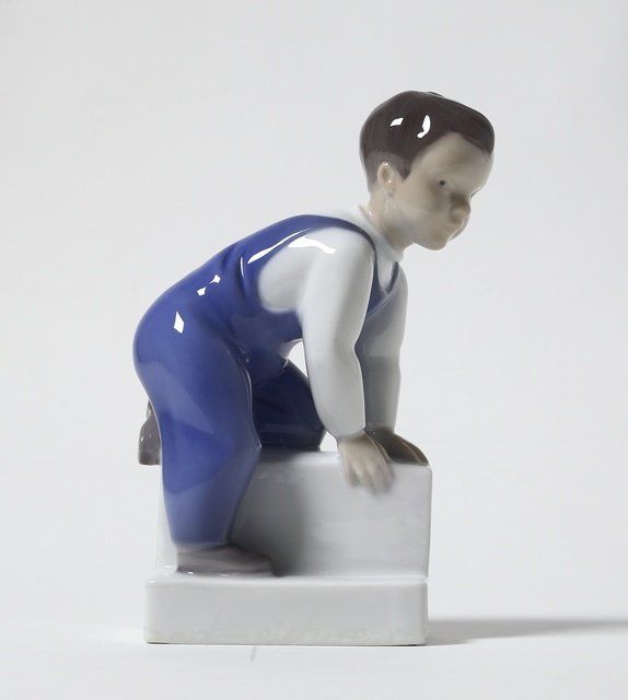 Фарфоровая статуэтка Я иду сейчас Bing Grondahl