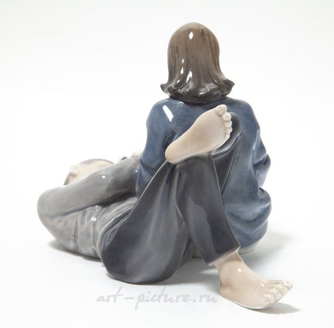 青少年在阅读。丹麦，哥本哈根，皇家哥本哈根