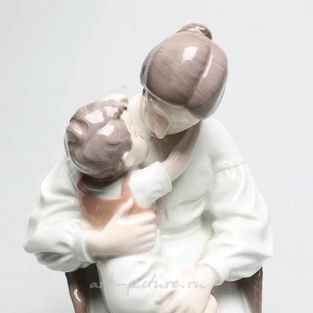 Мама с ребенком. Дания, г. Копенгаген, Bing & Grondahl