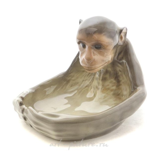 Фарфоровая ваза с обезьяной. Rorstrand, 1926 год.