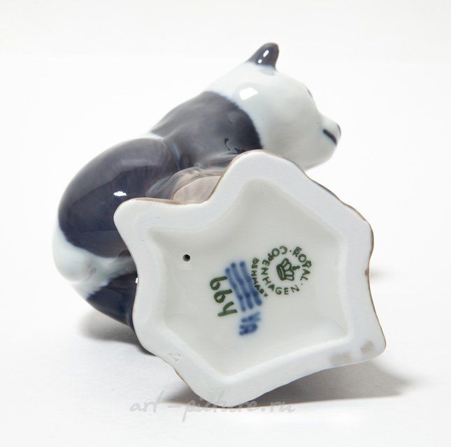 Панда на дереве.Дания, г. Копенгаген, Royal Copenhagen