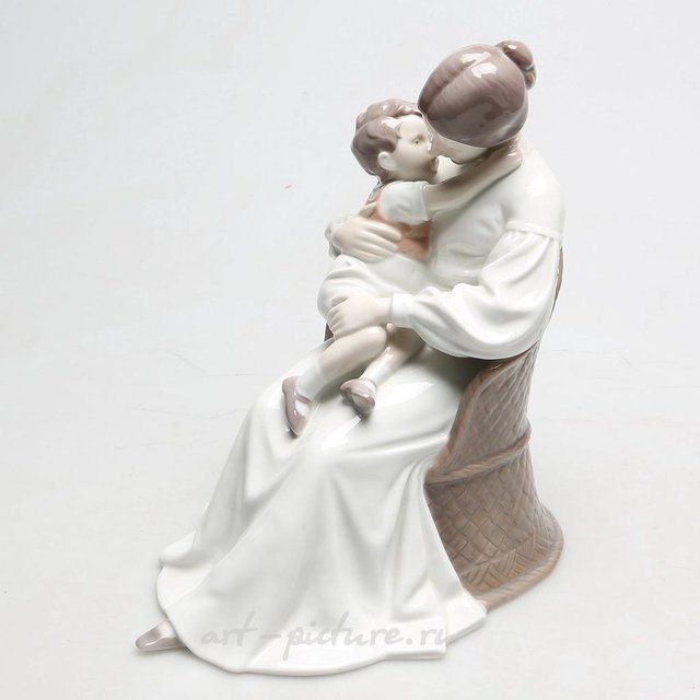 Мама с ребенком. Дания, г. Копенгаген, Bing & Grondahl