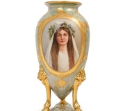 Фарфоровая ваза Royal Vienna с портретом молодой дамы: описание, эпоха, происхождение, состояние