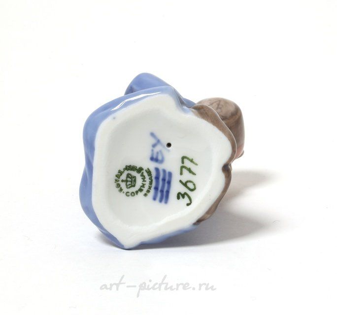 Девочка с тарелками. Дания, г. Копенгаген, Royal Copenhagen