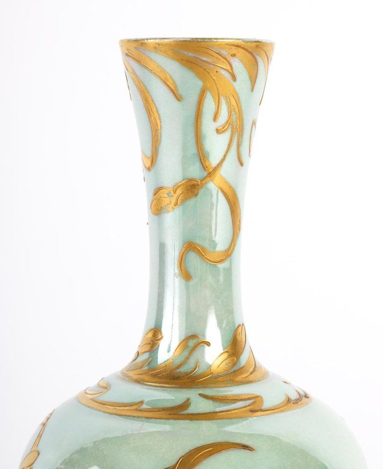 Royal Vienna , Фарфоровая ваза с ручной росписью и портретом королевы Луизы.