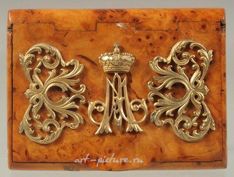 Русское серебро, РУССКАЯ ТАБАКЕРКА ИЗ БЕРЕЗОВОГО ДЕРЕВА С СЕРЕБРЯНОЙ ОПРАВОЙ. 3 дюйма.