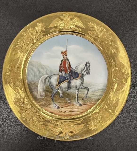 Фарфоровая тарелка с ручной росписью “Обер-офицер Лейб-Гвардейского Гусарского полка”