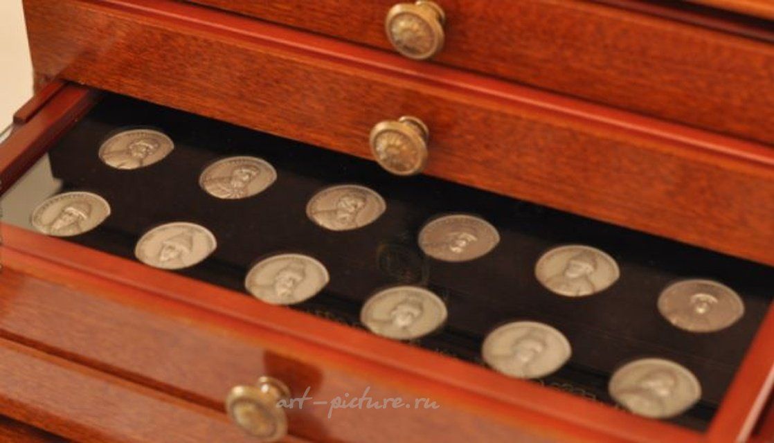 Коллекция серебряных медалей «Великие князья, цари и императоры российские» 67 шт. Санкт – Петербургский Монетный двор Гознака отчеканенных медалей портретной серии на основе сохранившегося исторического инструмента (штемпелей).