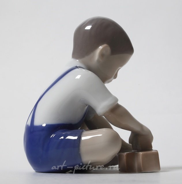 Маленький строитель. Дания, г. Копенгаген, Bing & Grondahl