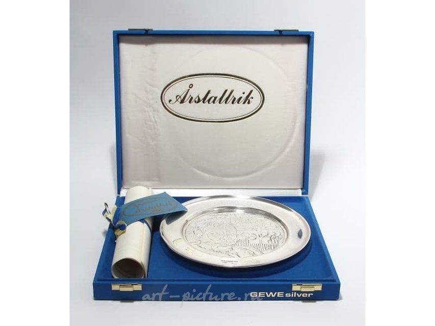 Коллекционная серебряная тарелка с портретом шведского поэта и писателя Биргера Сёберга Швеция, г.Мальме, мастерская GEWE SILVERVARUFABRIKEN AB, 1976 год.