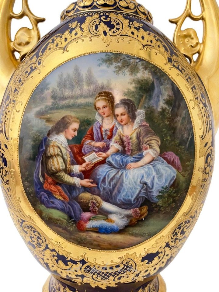 维也纳皇家瓷器 , 一只维也纳皇家手绘瓷器带盖瓮