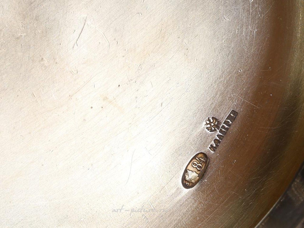 Русское серебро , Пара русских красиво украшенных серебряных фляг