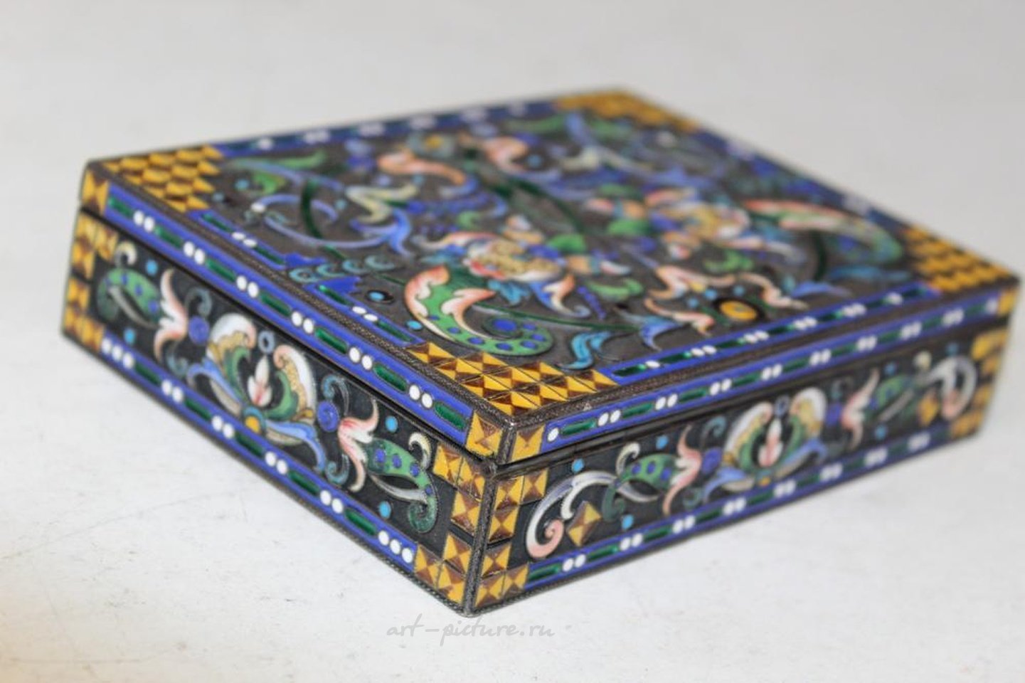 Русское серебро , Русская серебряная эмальная шкатулка