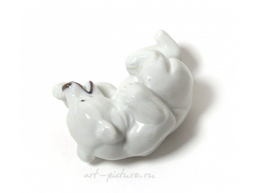 Белый полярный медвежонок. Дания, г. Копенгаген, Royal Copenhagen