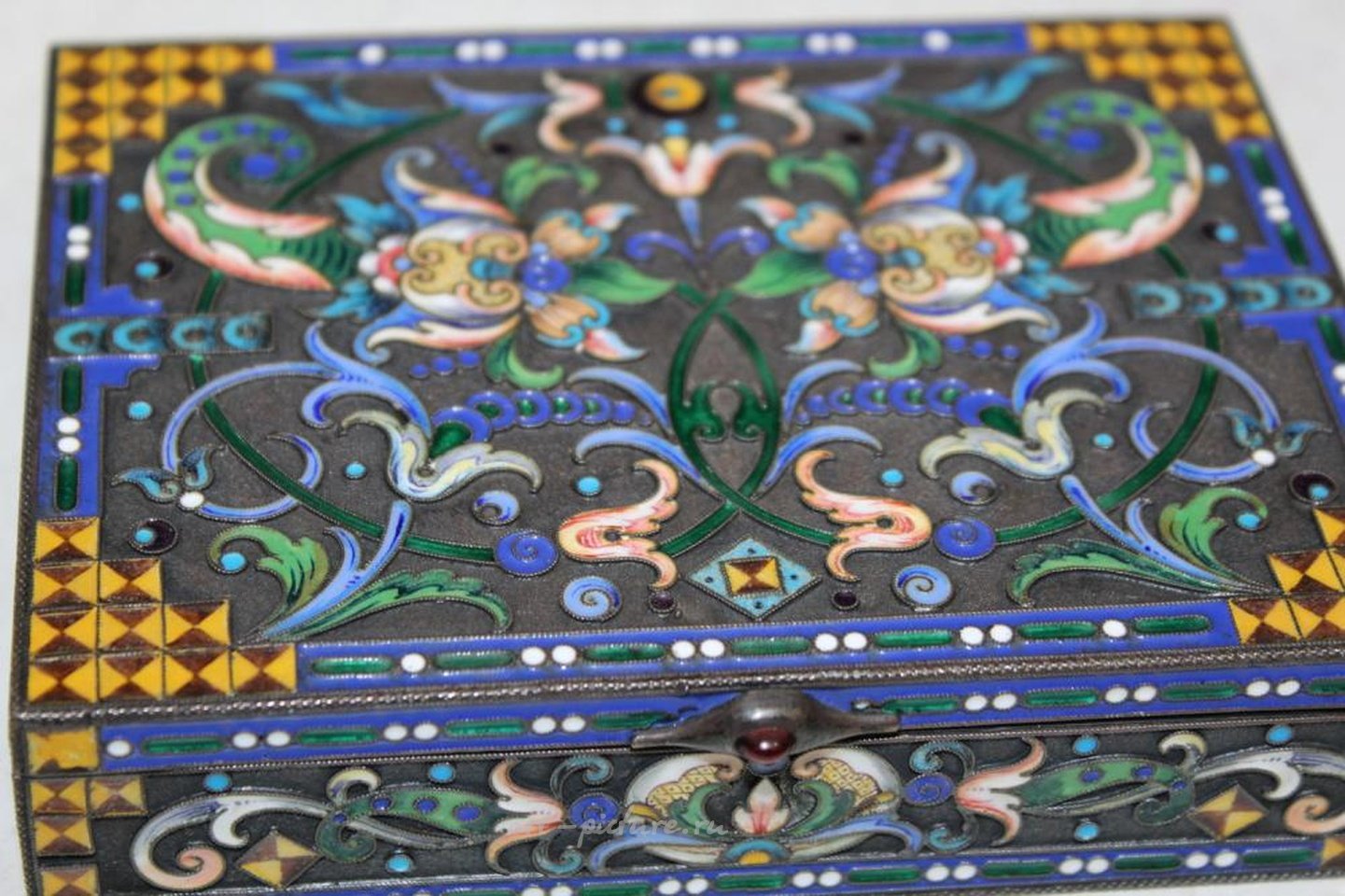 Русское серебро , Русская серебряная эмальная шкатулка