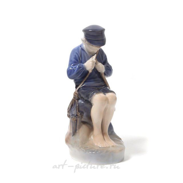 Мальчик, строгающий прутик. Дания, г. Копенгаген, Royal Copenhagen