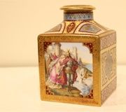 Фарфоровый чайный кадди из Вены в идеальном состоянии, высотой 5 дюймов