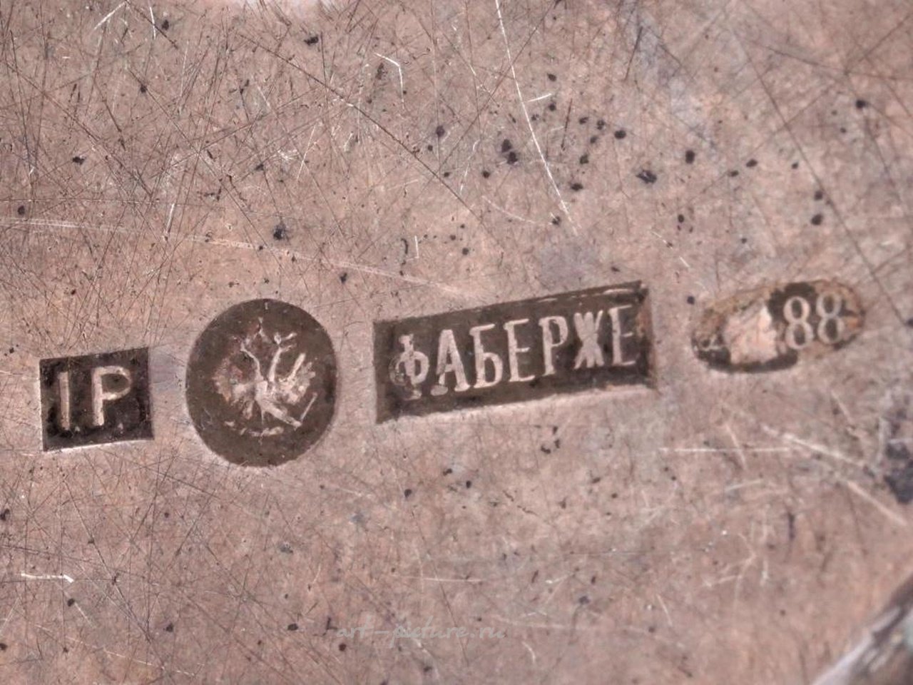 Русское серебро , Русская серебряная фигурка свиньи с рубиновыми глазами