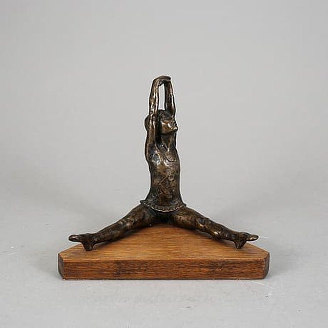 Бронзовая статуэтка. "Гимнастка" Дания, Royal Copenhagen. Автор Sterett-Gittings Kelsey (США, г. р. 1941)