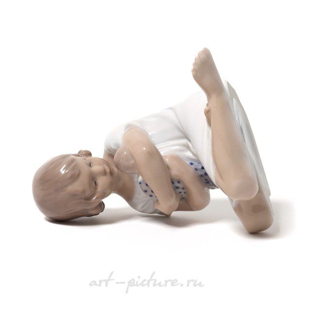 Девочка с куклой. Дания, г. Копенгаген, Royal Copenhagen