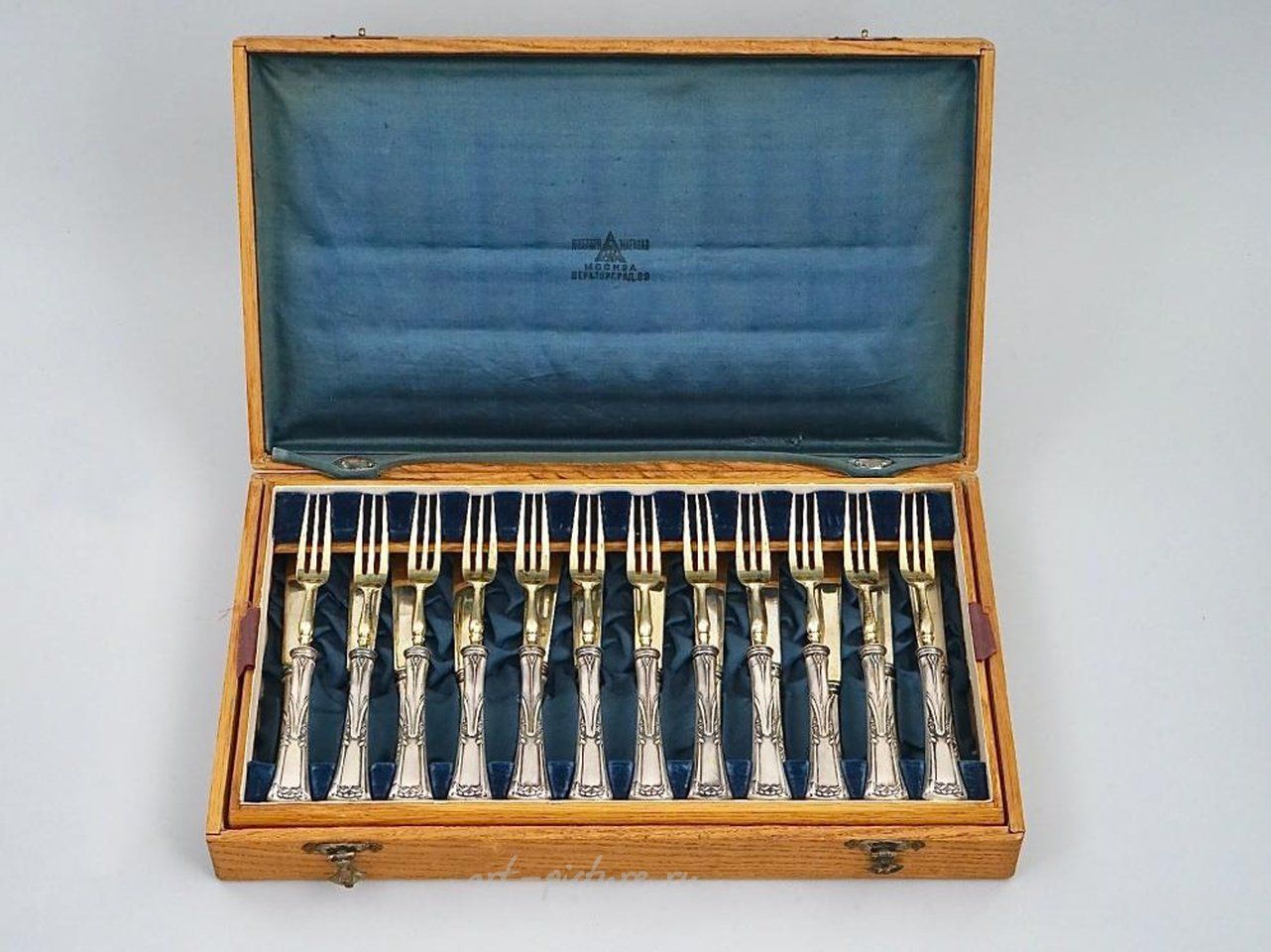 Русское серебро , Русский серебряный сервировочный набор с позолотой в оригинальном футляре