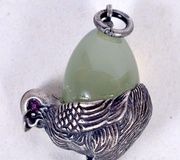 Русская серебряная и нефритовая подвеска в форме яйца. 5,3 грамма. 2,25 см x ...
