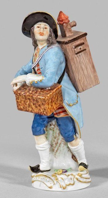 Фарфоровая фигурка мужчины с баррель-органом из серии "Кри де Пари"