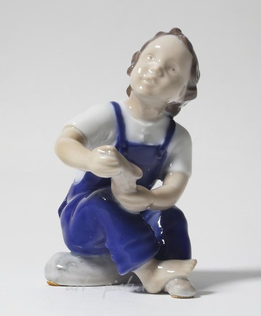 Помоги мне, мам. Дания, г. Копенгаген, Bing & Grondahl